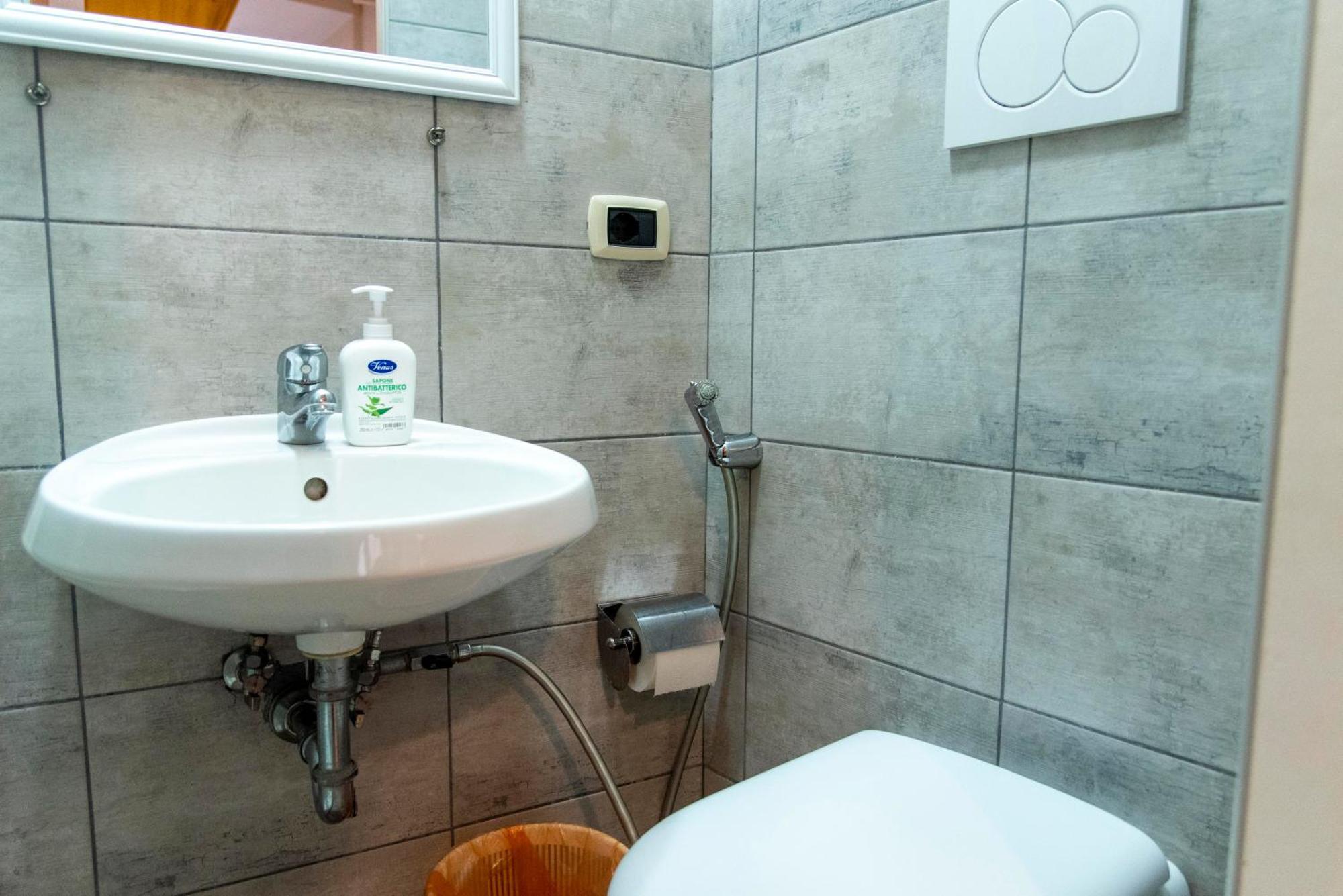 Fruitroom Rome 3* Roma